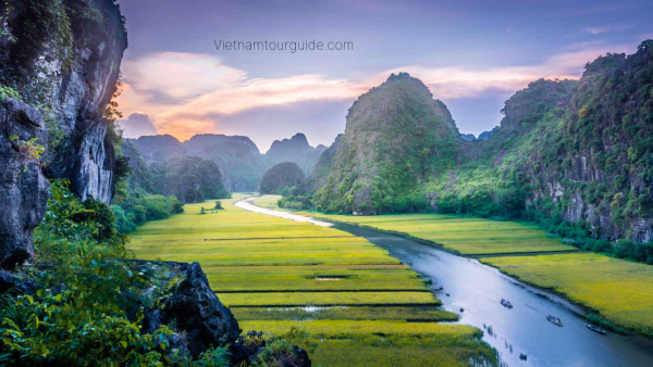 1 day Ninh Binh - Tam Coc - Hang Mua peak
